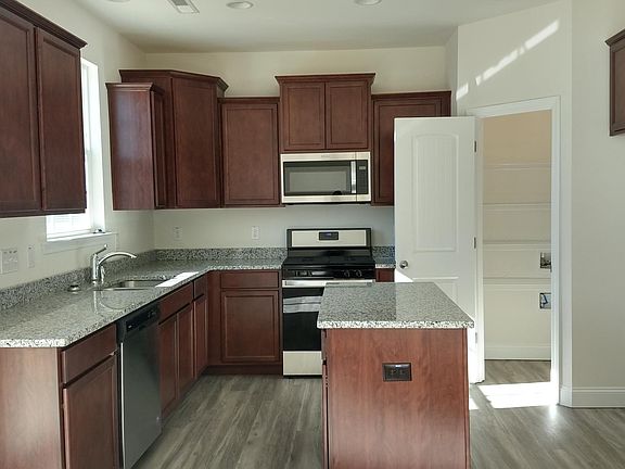 3rd image of 1629 Maddox Park Dr