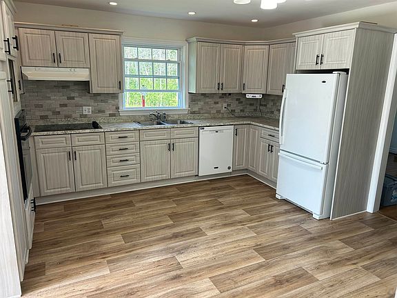 3rd image of 83 Saint Marys Bay Rd