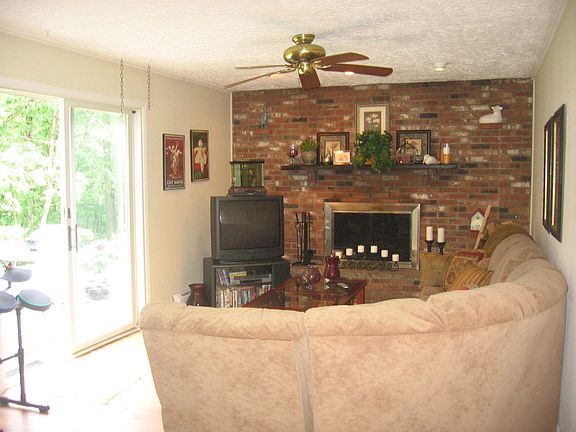 family room w/sliders to patio