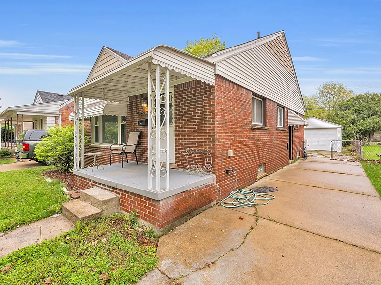 3837 Katherine St — Photo 5
