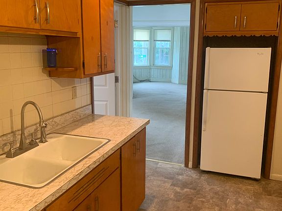 3rd image of 661 N Main Ave #1