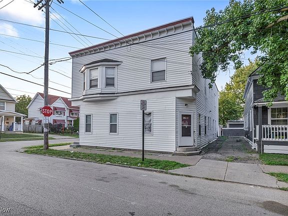 3rd image of 4520 Bush Ave
