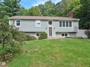 54 Cricket Dr, Sturbridge, MA 01566
