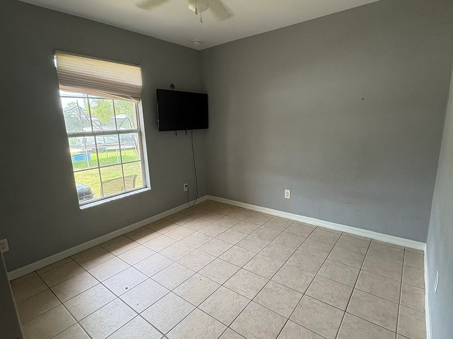 3 bed, 1200 sqft, $1,600 — Photo 2