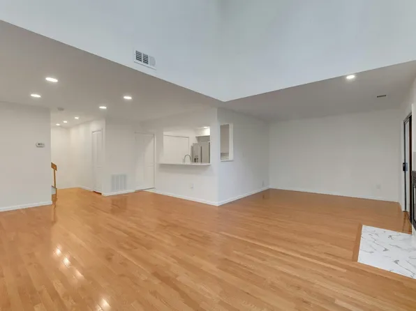 726 Mainsail Lane image 8 of 39