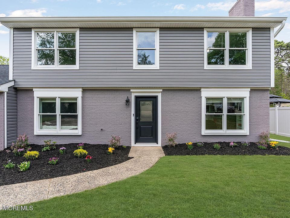 1st image of 389 Kildare Drive