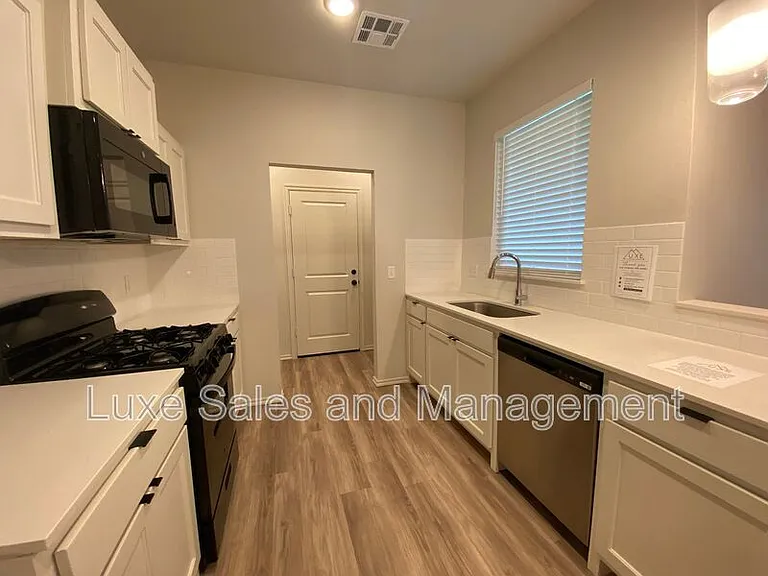 8000 NW 110th Dr — Photo 12