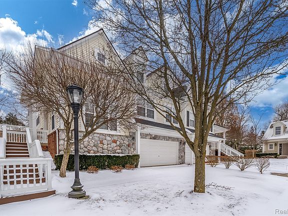 4th image of 638 W Bluff Ct #31