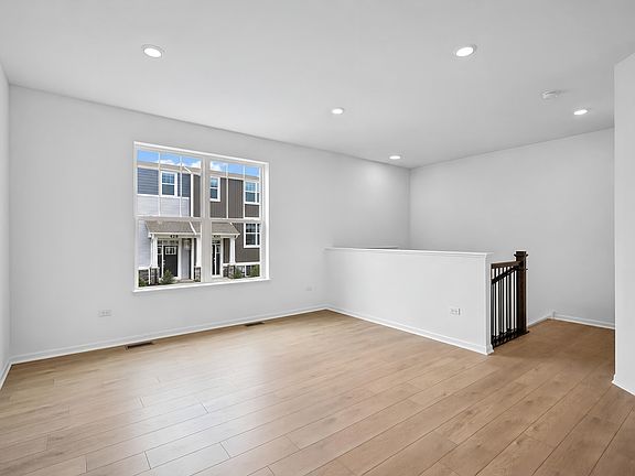 5th image of 439 Red Oak Cir