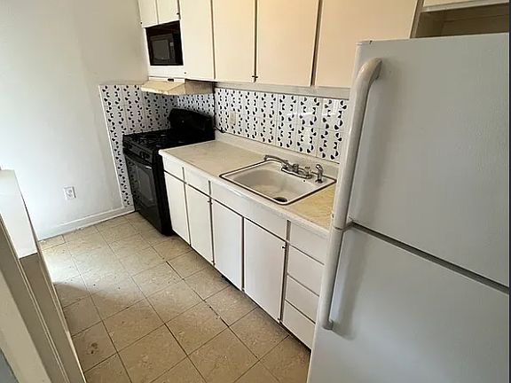 4th image of 5212 Castlewood Rd APT D