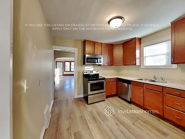 2200 Margaret St — Photo 8