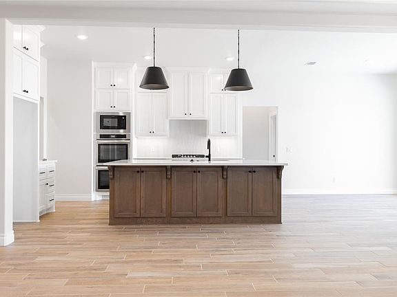 3rd image of 3025 Arbor Hill Dr
