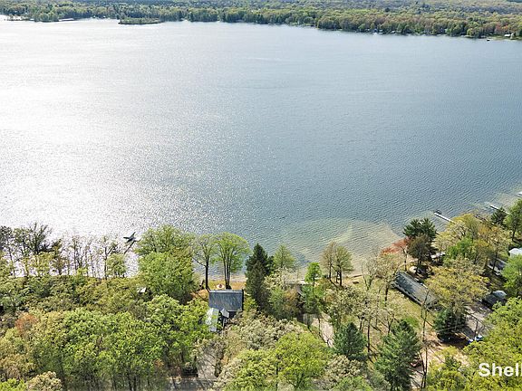 2nd image of 2496 Wolf Lake Dr