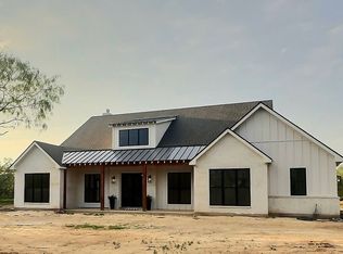 1186 Old Pearsall Rd, Jourdanton, TX 78026