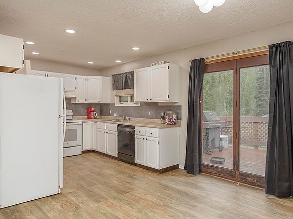 4th image of 2665 Silver St