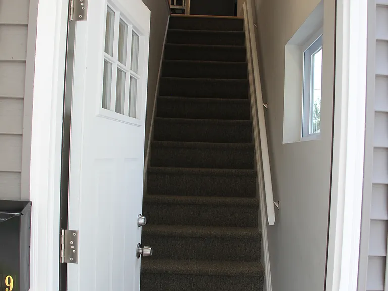 Upper unit entrance