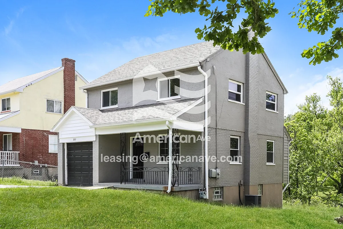 619606_002_front_view_2.jpg - 3797 Walls St