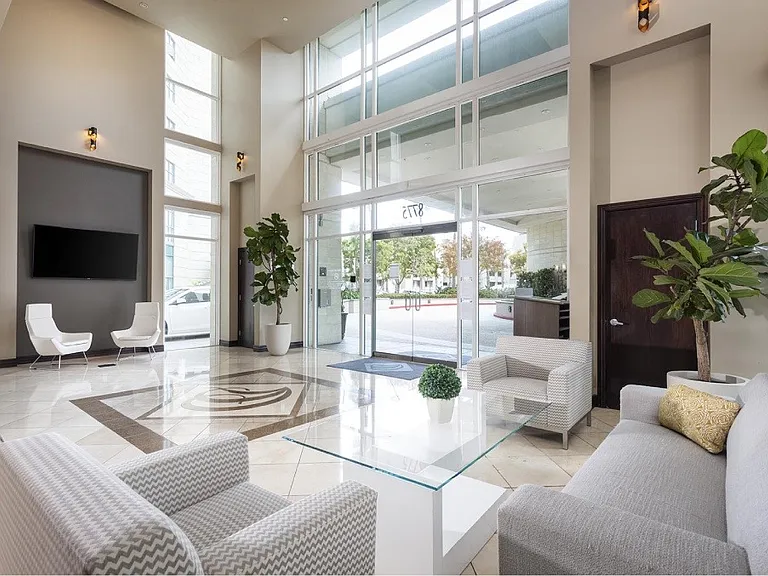 Towers at Costa Verde Apartments — Photo 39