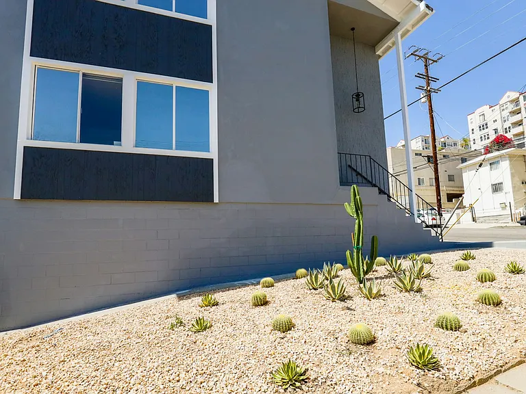 900 W College St #4 — Photo 20