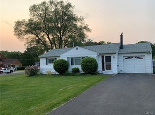 112 Welsh Dr, Camillus, NY 13031