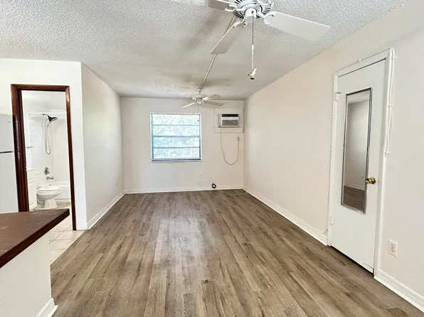 1041 SE Monterey Rd, Stuart, FL