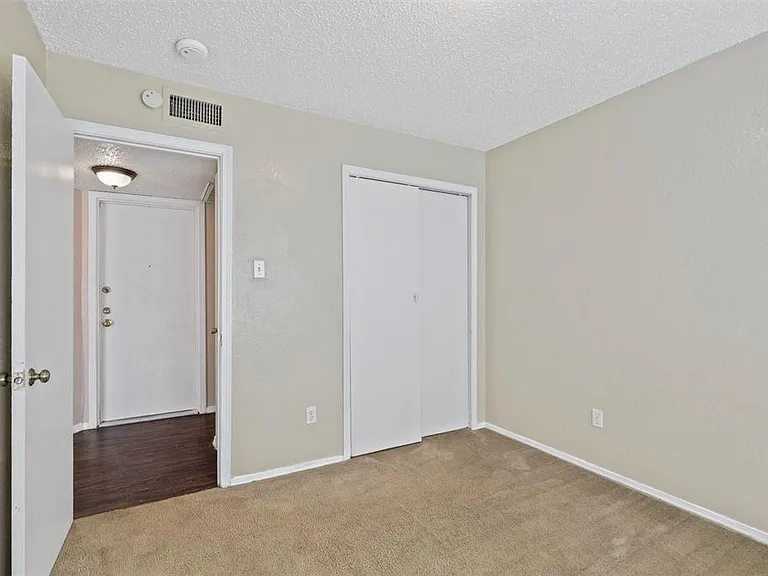 10311 Tamworth Dr — Photo 34
