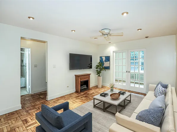 7510 Yellowstone Boulevard #2C, Rego Park, NY 11374