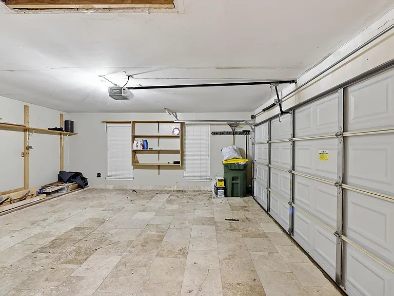 1813 Oak Wood Dr E — Photo 35
