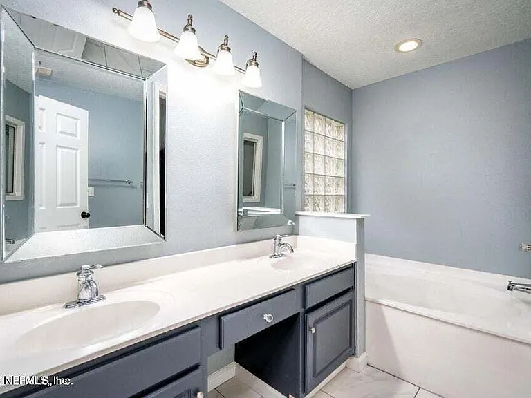 7820 Deerwood Point Ct — Photo 20