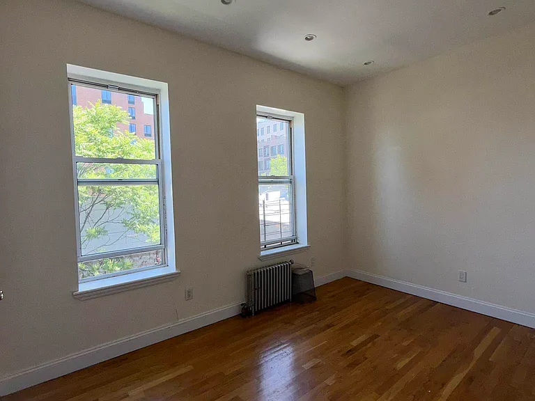 305 Clarkson Ave #8 — Photo 7