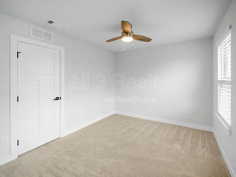 533 Daffodil Ln — Photo 21