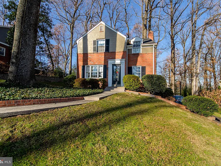 1308 Tracy Pl — Photo 2