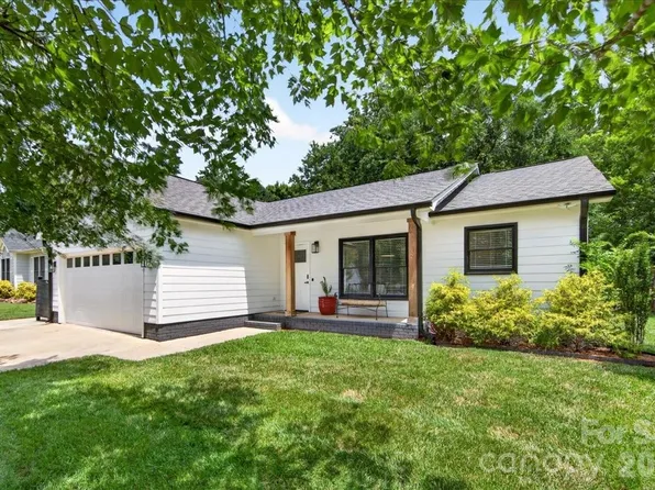 8610 Brookstead Dr, Charlotte, NC 28215
