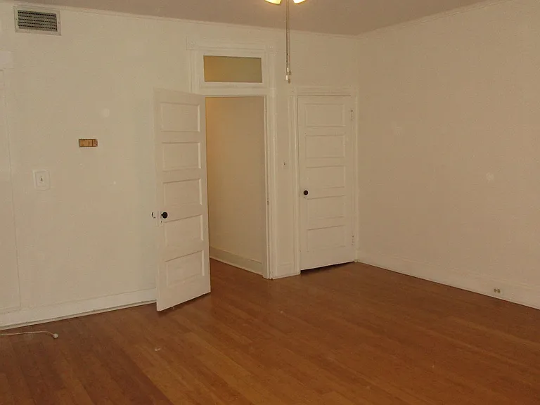 2824 Saint Paul Street — Photo 9
