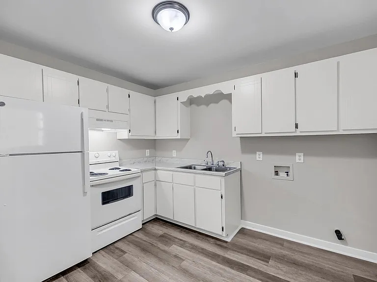 2220 Van Buren Ave — Photo 1