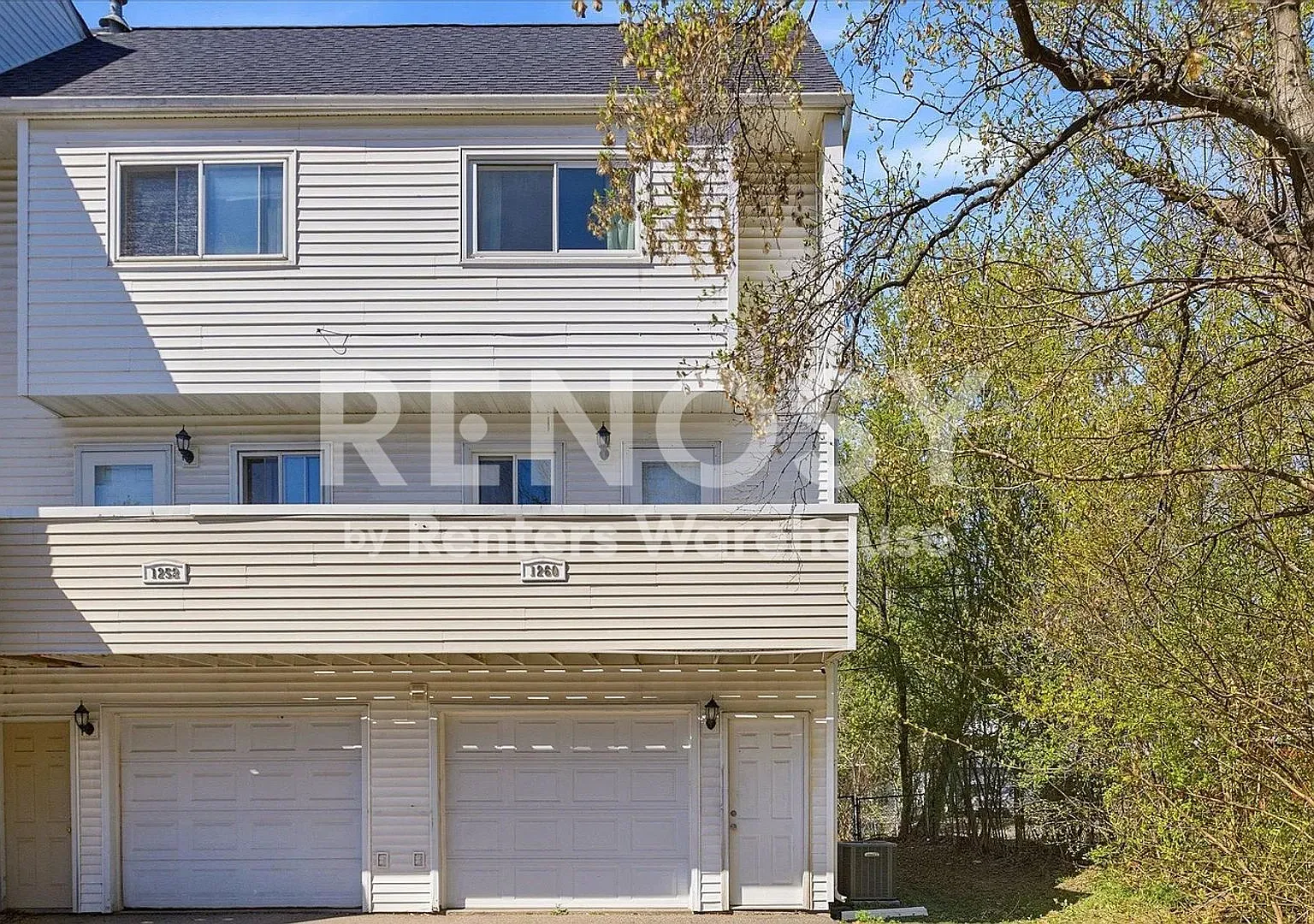 Available Now 2 Bedroom 1 Bath Townhouse in St. Paul — Photo 1