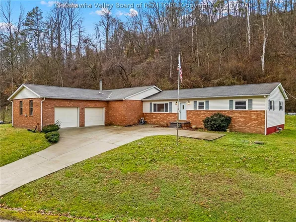 158 Ranch Lake Blvd, Scott Depot, WV 25560