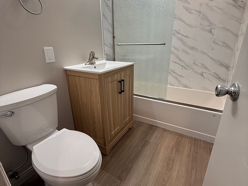 503 N Ventura Street Apt 5 Bathroom 1_06182025