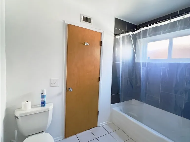 1521 W Westmont Ave — Photo 16