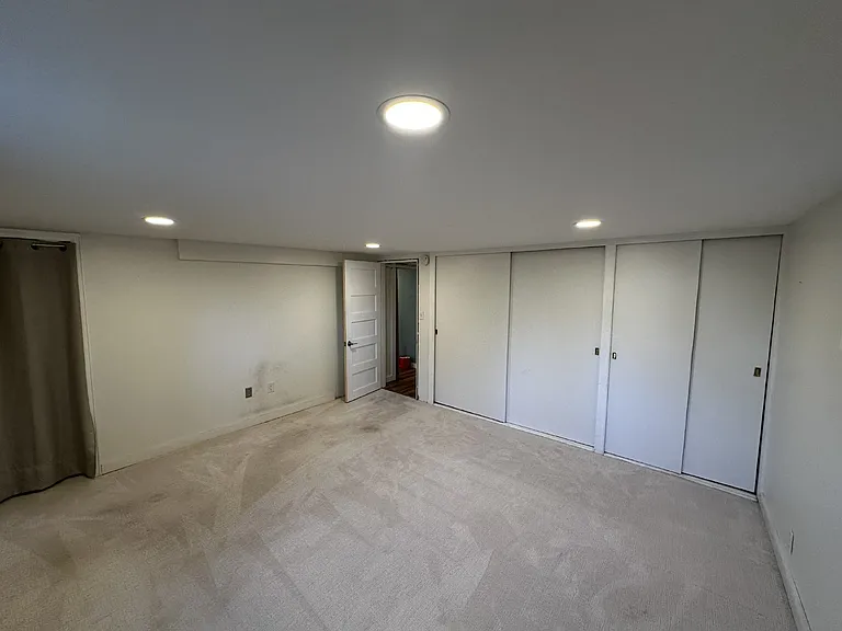 325 Sumner St — Photo 31