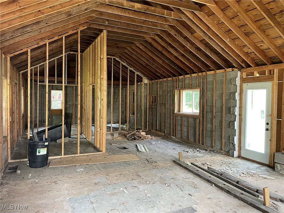 2nd image of 3324 Molly Dr