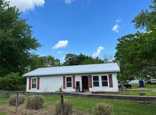 400 Walnut St, Henrietta, MO 64036