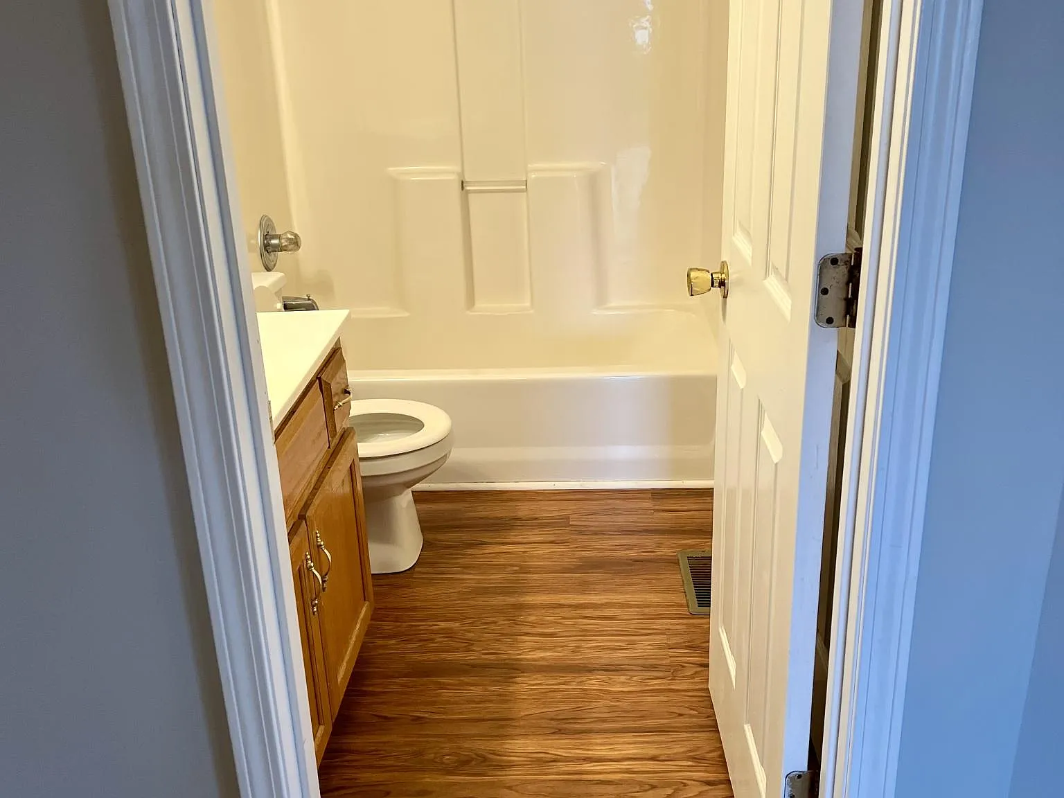 3 bed, 1300 sqft, $1,250 — Photo 2
