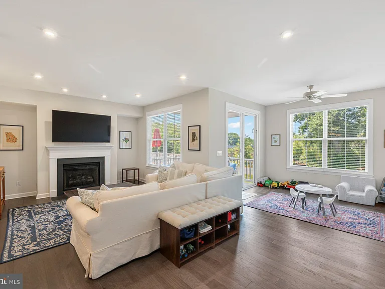 8106 Zoe Pl — Photo 5