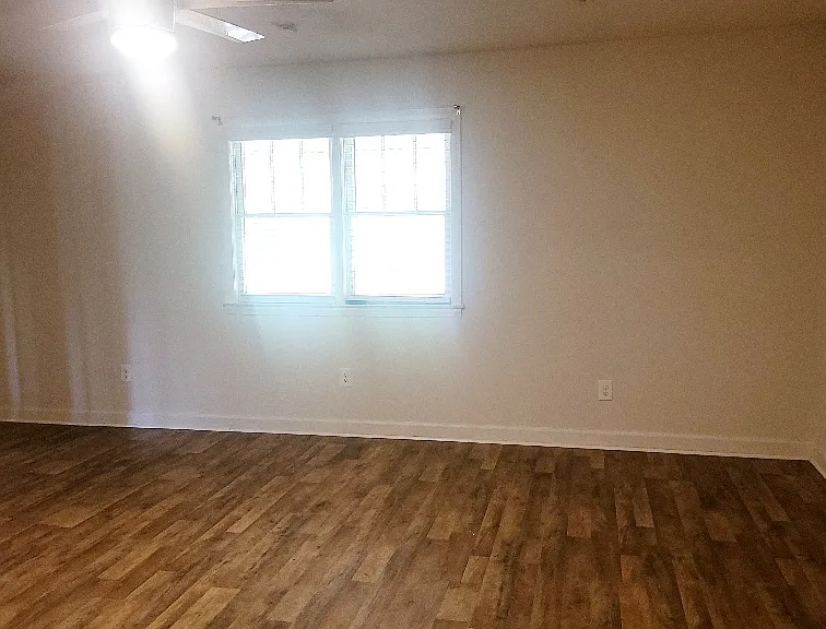928 W Lydia Hwy — Photo 32