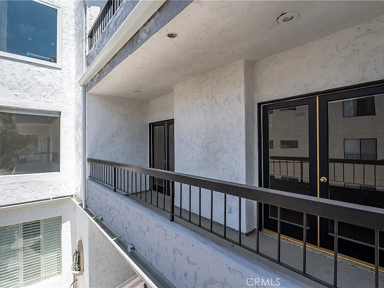 4313 Van Nuys Blvd #203 — Photo 34