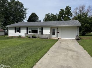 312 N Locust St, Kanawha, IA 50447