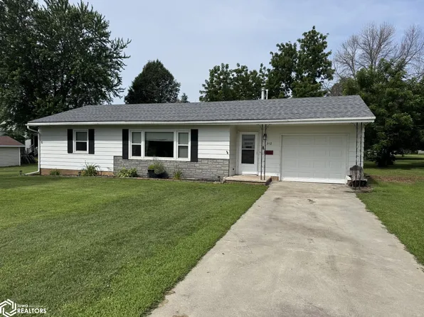 312 N Locust St, Kanawha, IA 50447
