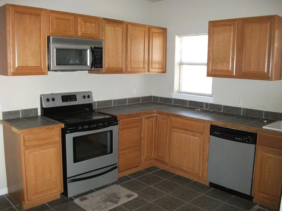 2nd image of 607 W Walnut St