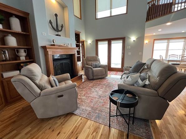2147 SE Lake Dr